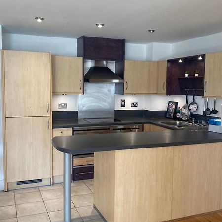 2 Bedroom Flat In Riverside West Londra Esterno foto