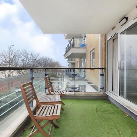 2 Bedroom Flat In Riverside West Londra Esterno foto