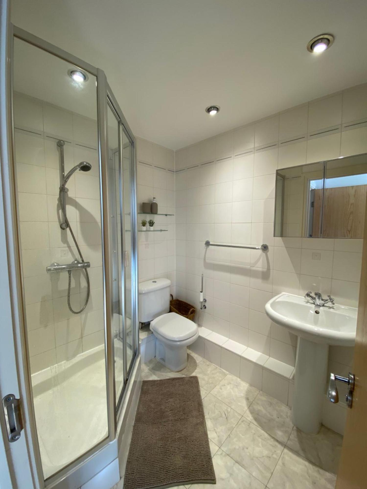 2 Bedroom Flat In Riverside West Londra Esterno foto