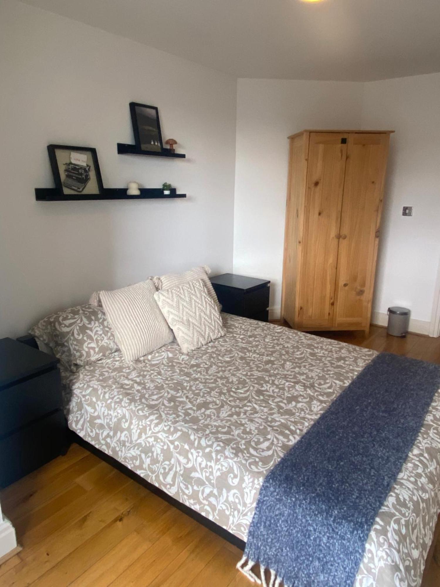 2 Bedroom Flat In Riverside West Londra Esterno foto