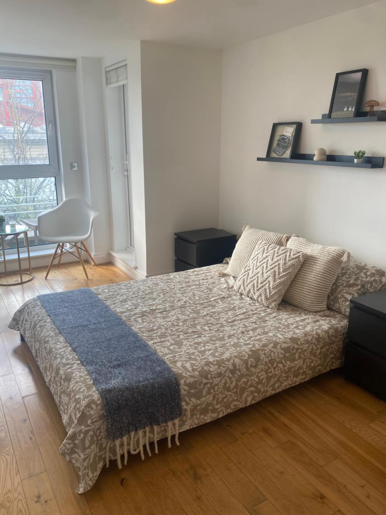 2 Bedroom Flat In Riverside West Londra Esterno foto